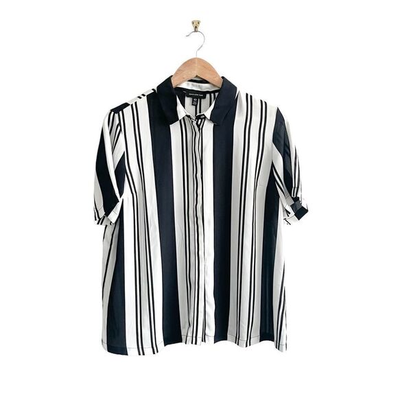 Jones New York Blouse Button Up Striped Black White Short Sleeved Women's 10 NWT - Picture 1 of 7